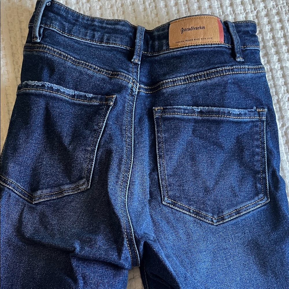 Stradivarius Light and Dark Blue High Waist Jeans - Picture 3 of 4